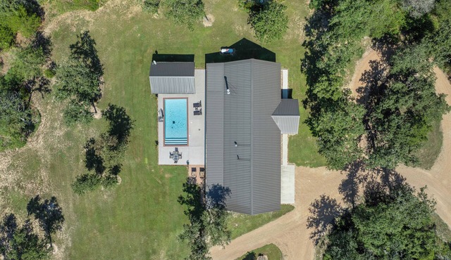 Woodland Retreat 6 mi. from Round Top, Tx Main House w Pool, 2 Cottage own Pool