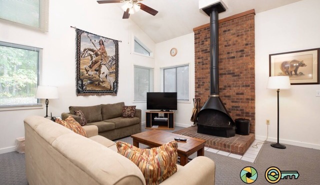 Woodland Retreat (#97A) | Quiet area | Minutes to Bryce Resort!