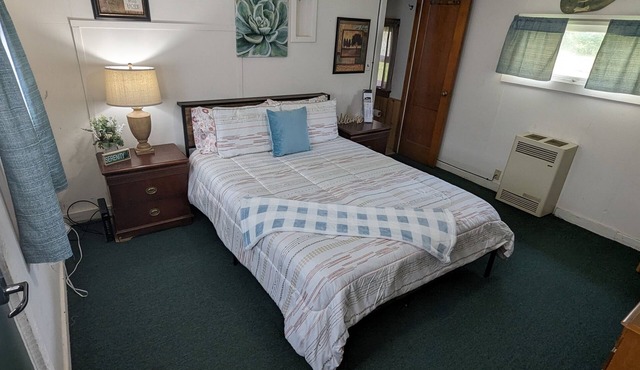 Woodland Retreat: A Rare Cabin by the Seaside l Sleep 2