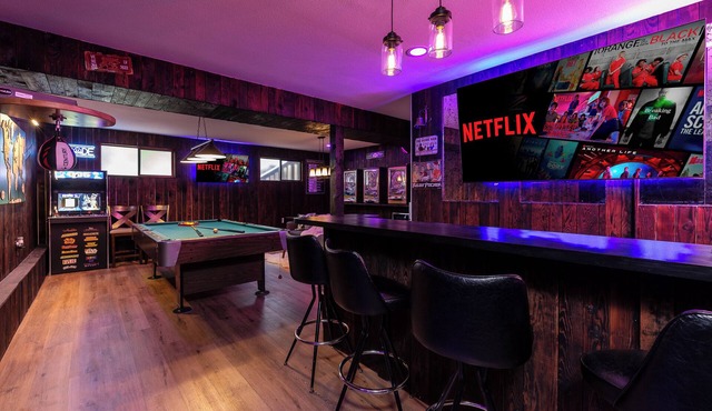 Woodland Retreat for Two: Dog-Friendly with Arcade Vibes in Peaceful Puyallup