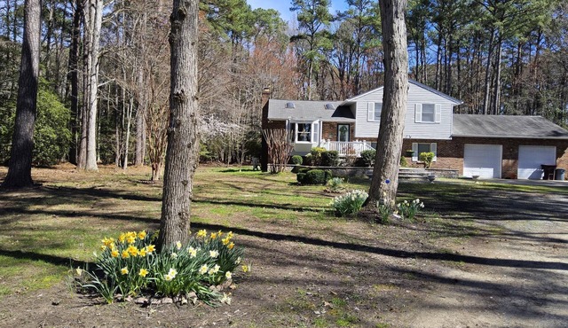 Woodland Retreat on Kent Island: 5 beds, 5 miles from Bay Bridge, on 5 acres.