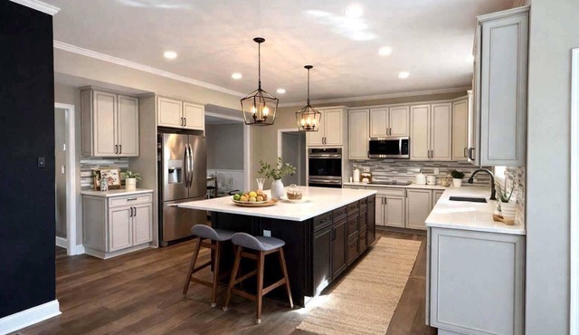 Woodland Retreat with Hot Tub, Movie Room & Deck