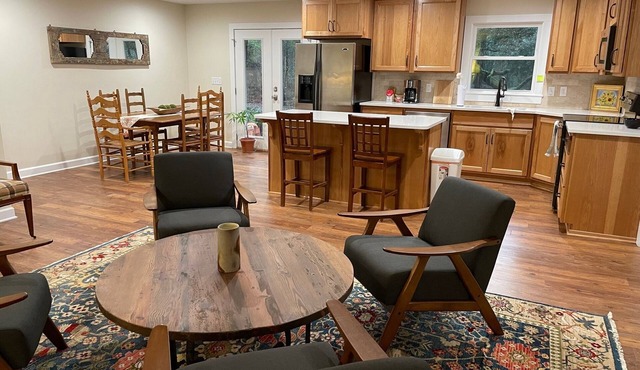 Woodland River Retreat Cozy, quiet, well-appointed home near Fairhope