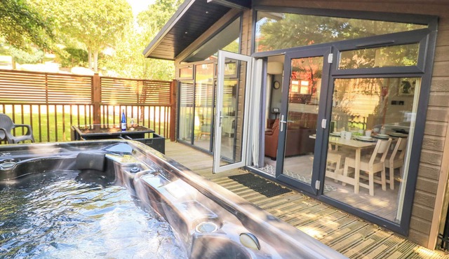 Woodland View 7 - Oak Cabin