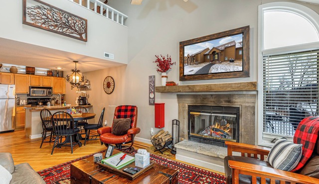 Woodland Vista Retreat on Creekwood - Patio, Grill, Fireplace & Dog Friendly