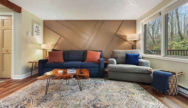 Woodlands Hideaway Cozy Retreat