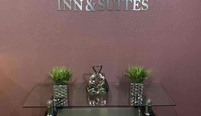 Woodlands Inn & Suites