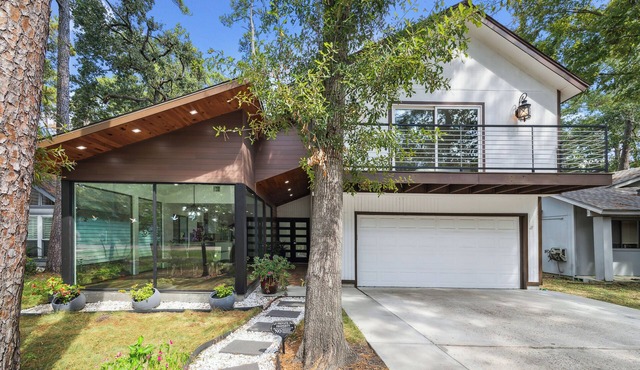 Woodlands Luxury home 5 bedrooms on the golf course
