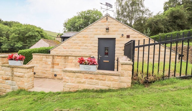 WOODLANDS, pet friendly, with open fire in Cononley