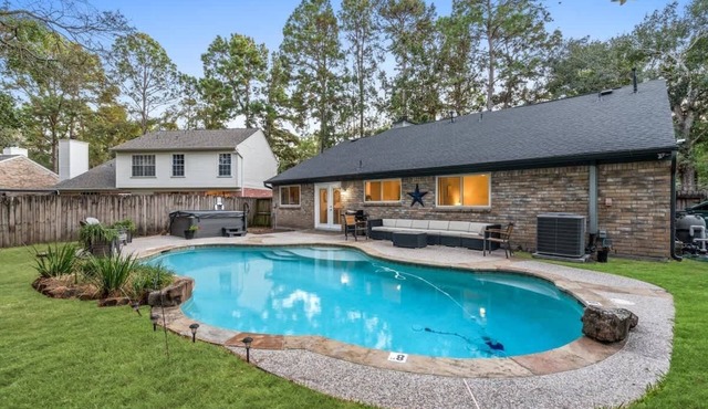 Woodlands Retreat with Pool & Game Room