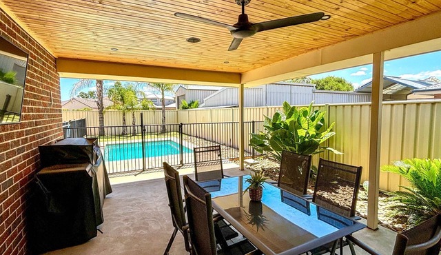 Woodlands Waterside Retreat