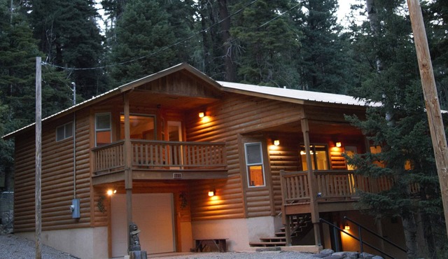 Woodlands Way Chalet- A cozy get-away in Cloudcroft NM.n