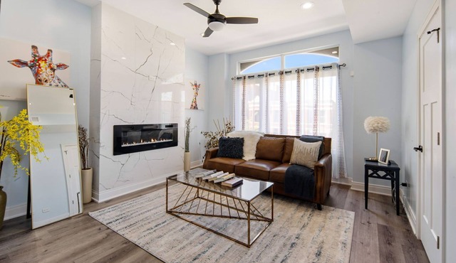 Woodlawn LUXE! Welcome Home! 4 bedroom condo!