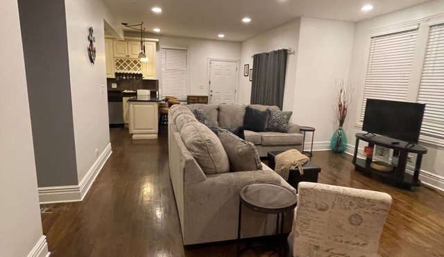 Woodlawn Oasis.10 Minutes to Dining & Downtown