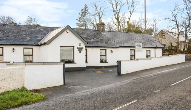WOODLEIGH COTTAGE, country holiday cottage in Ballycastle