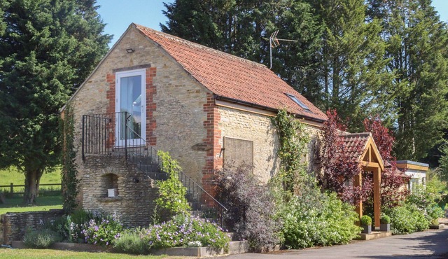 WOODMANS COTTAGE @ NABLES FARM, with open fire in Upper Seagry