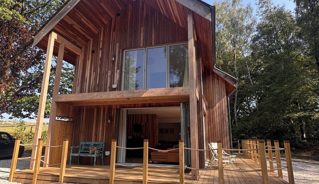 Woodpecker Lodge, Coppertop Wood, Private location with hot tub