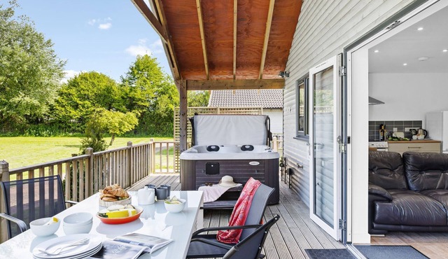 Woodpecker Lodge, Redlake Farm