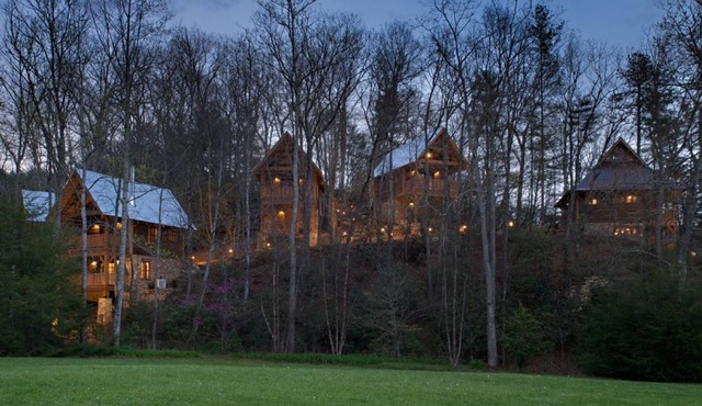 Woodpecker’s Hollow | Cabin w/Fireplace + Views + Biltmore Pass