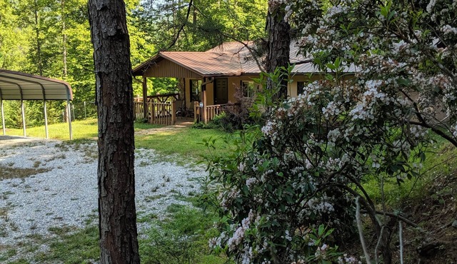 Woodridge-Entire House with 50+ acres for your enjoyment