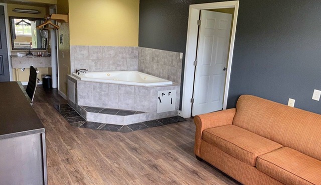 Woodridge Inn and Suites