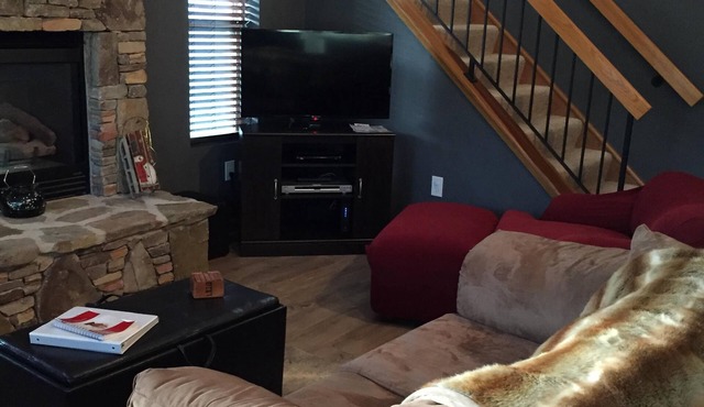 Woodridge ski-in, 1st flr 4BD, 3.5BA Sleeps 13! BIG WEEK DAY & WEEKLY DISCOUNTS!