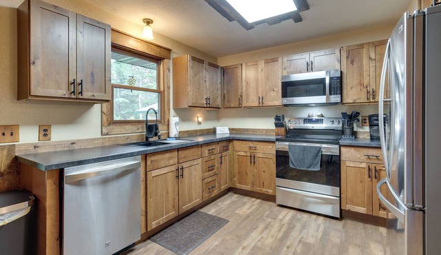 Woodruff Home w/Lake Access & Pier, Near Town!