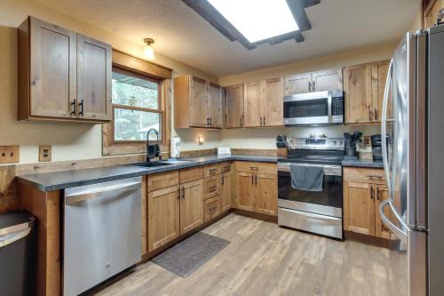 Woodruff Home w/Lake Access & Pier, Near Town!