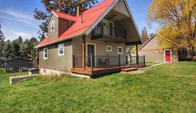 Woods Bay Chalet Close to Flathead Lake