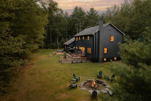 Woods Edge Private 5 Acres Hot Tub Fire Pit