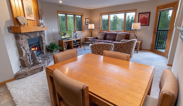 Woods Manor Red Fox Condo: Walk/Shuttle to Slopes/Downtown
