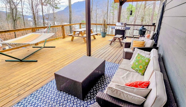 Woods Retreat~River Views~Hot Tub~Spacious Home Near Chattanooga