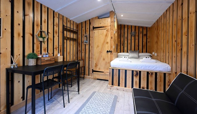 Woodshed Pod - a garden pod that sleeps 2 guests in 1 bedroom