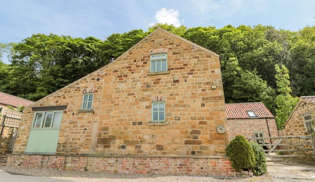 WOODSIDE BARN, family friendly, character holiday cottage in Thirsk