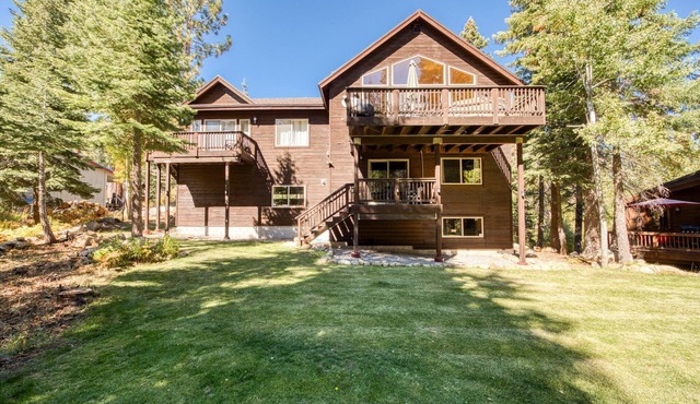 Woodside By Tahoe Getaways - 4BR + Hot Tub + Pool Table + Dog OK