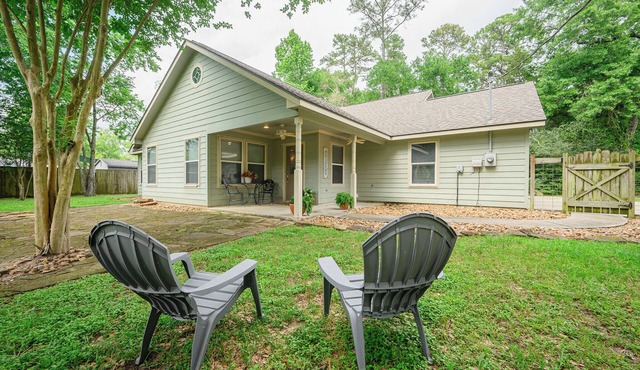Woodside Charm: Comfort & Serenity in the Trees