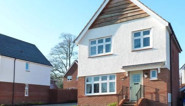 WOODSIDE, family friendly, luxury holiday cottage in Bideford