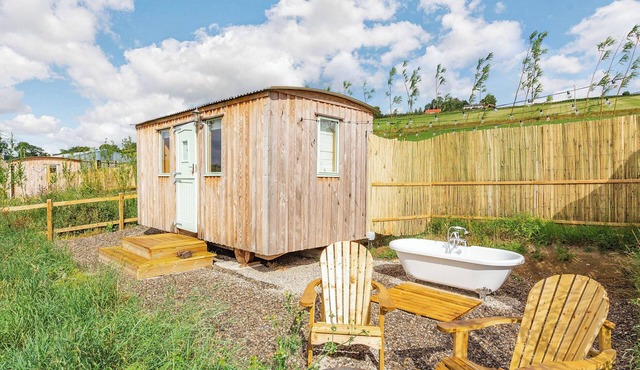 Woodside Hut 2 - UK36106