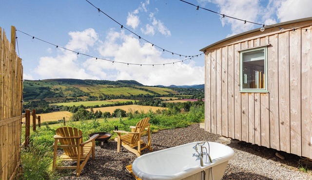 Woodside Hut 3 - UK36107