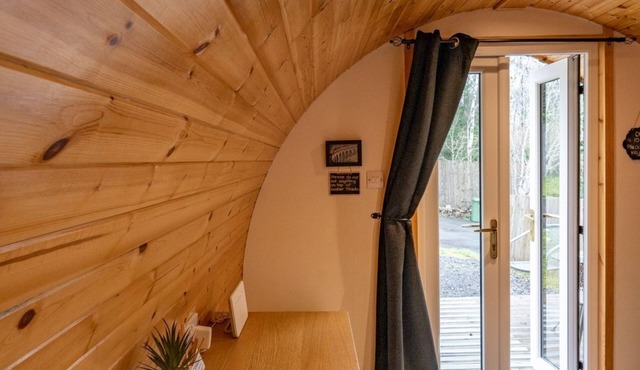 Woodside Pod - a garden pod that sleeps 2 guests in 1 bedroom