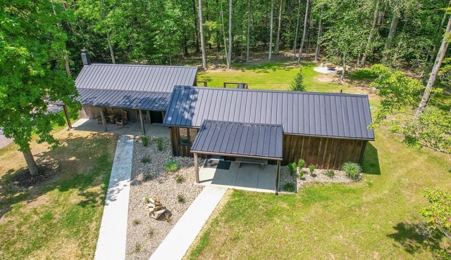 Woodside Ranch House w/Hot Tub, Private Deck & Scenic Trails in Wine Country