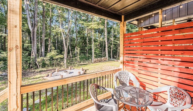 Woodside Retreat-A: Modern Home