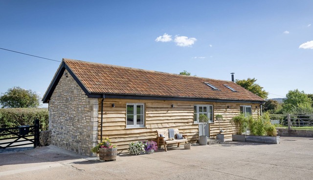 Woodsmoke - A beautifully restored 200-year-old stone barn