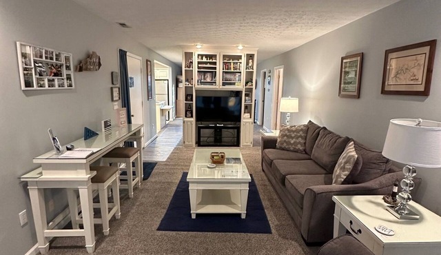 Woodson Bend, Condo 7-3 Extremely Large, with 1 Bedroom & 1 Full Bath, Sleeps 6