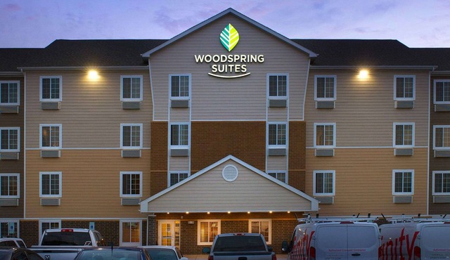 WoodSpring Suites Chicago Romeoville
