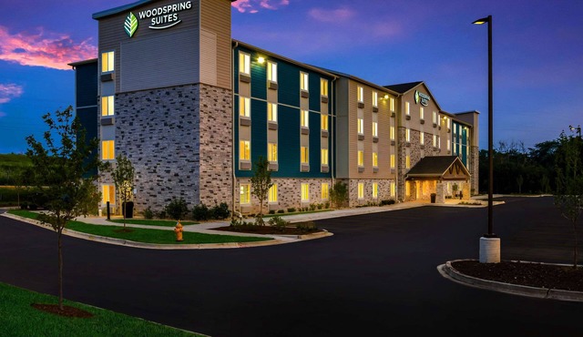 WoodSpring Suites Chicago Addison