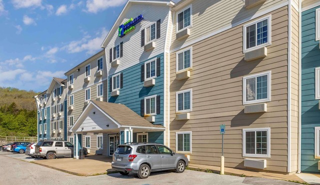 WoodSpring Suites Fayetteville I-49