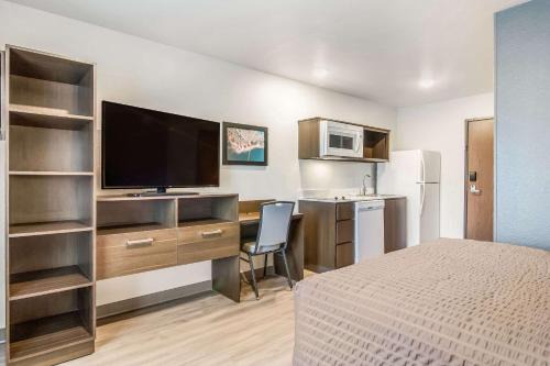 WoodSpring Suites Jacksonville Baymeadows