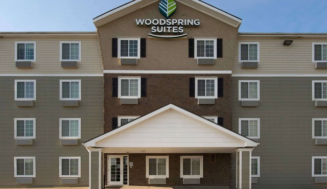 WoodSpring Suites Kansas City Mission