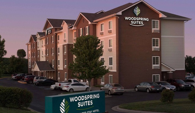 WoodSpring Suites Kansas City Lenexa